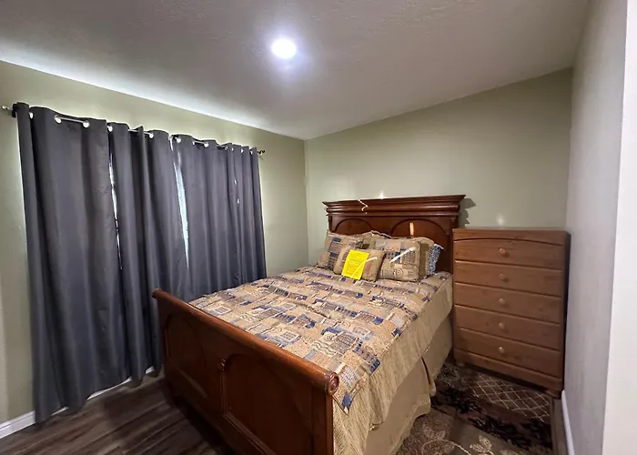 Amazing Duplex Close To Airport, Downtown
